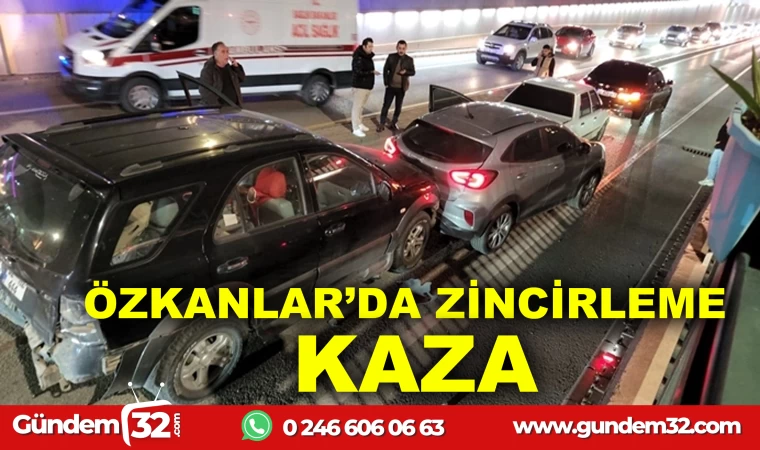 ÖZKANLAR'DA ZİNCİRLEME KAZA