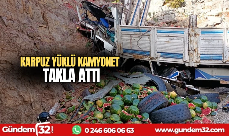 Karpuz yüklü kamyonet takla attı