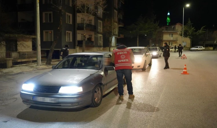 Isparta'da trafik ve narkoalan uygulamasıda 16 sürücüye ceza kesildi