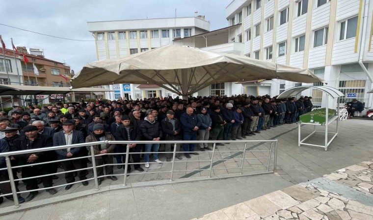 Ormanlık alanda ölü bulunan Kemal Aksüzek gözyaşlarıyla toprağa verildi