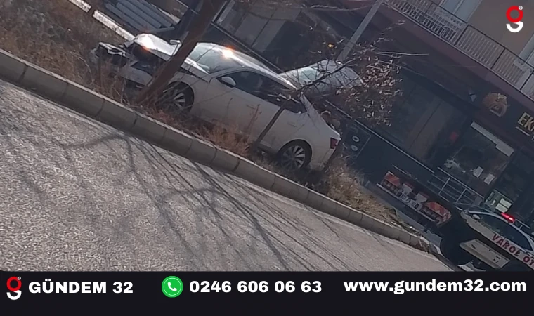 Isparta’da Otomobiller Çarpıştı: 3 Yaralı