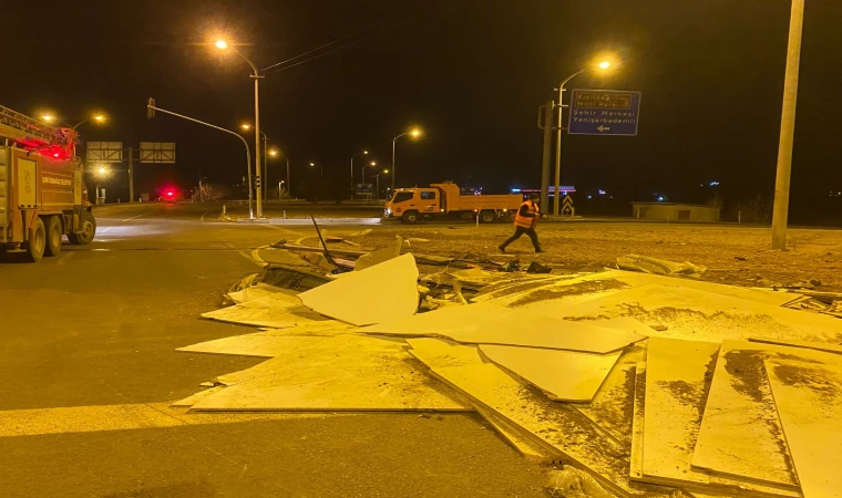 Isparta'da refüje devrilen tırın sürücüsü ağır yaralandı